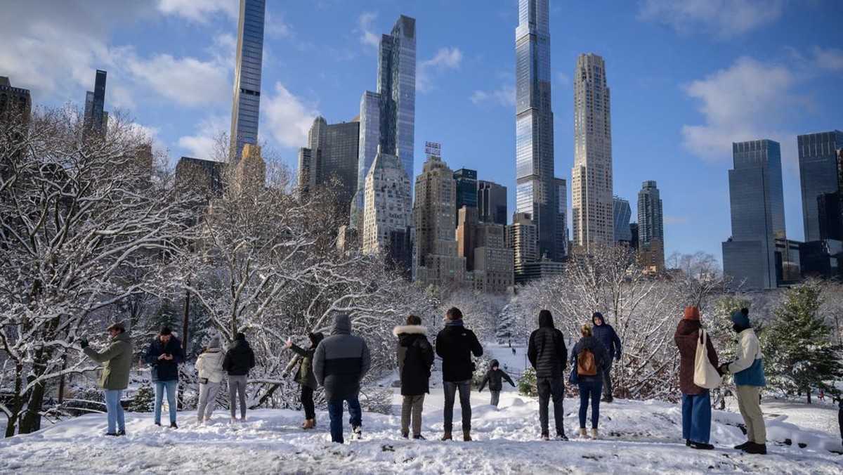 FOTO: Pesona Central Park New York Kala Berselimut Salju
