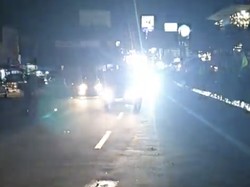 Penampakan Ramainya Jalur Puncak Arah Jakarta Malam Ini