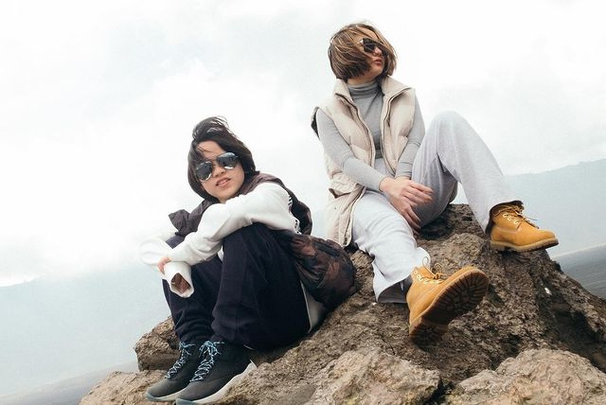 Bunga Citra Lestari tengah menikmati quality time dengan Noah Sinclair liburan di Bromo&period; Yuk intip keseruan mereka&excl;