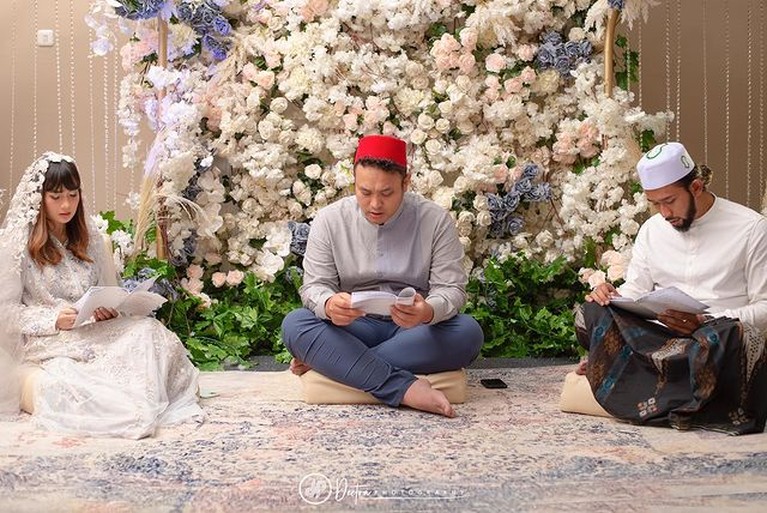 7 Momen Tasyakuran & Pengajian 4 Bulanan Kehamilan Adiezty Fersa Gilang Dirga dan Adiezty Fersa baru saja menggelar acara tasyakuran dan pengajian 4 bulanan. Yuk intip suasananya!