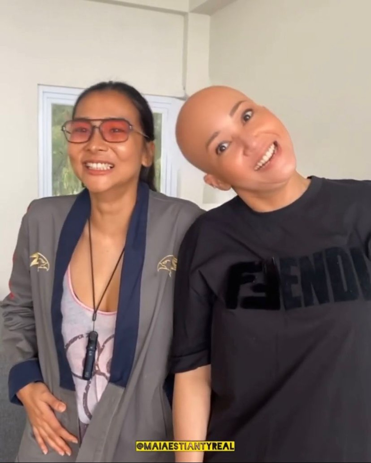 Penampilan beda Maia Estianty dengan rambut botak di unggahan terbarunya buat geger publik&period; Yuk intip potretnya&excl;