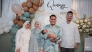 7 Potret Syukuran & Akikah Baby Qwenzy Anak Kesha Ratuliu & Adhi Permana Kesha Ratuliu dan Adhi Permana menggelar acara syukuran dan akikah putra mereka baby Qwenzy. Yuk intip potretnya!