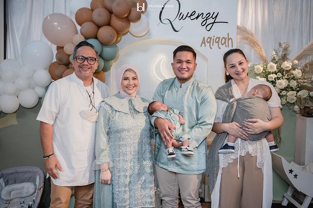Kesha Ratuliu dan Adhi Permana menggelar acara syukuran dan akikah putra mereka baby Qwenzy&period; Yuk intip potretnya&excl;