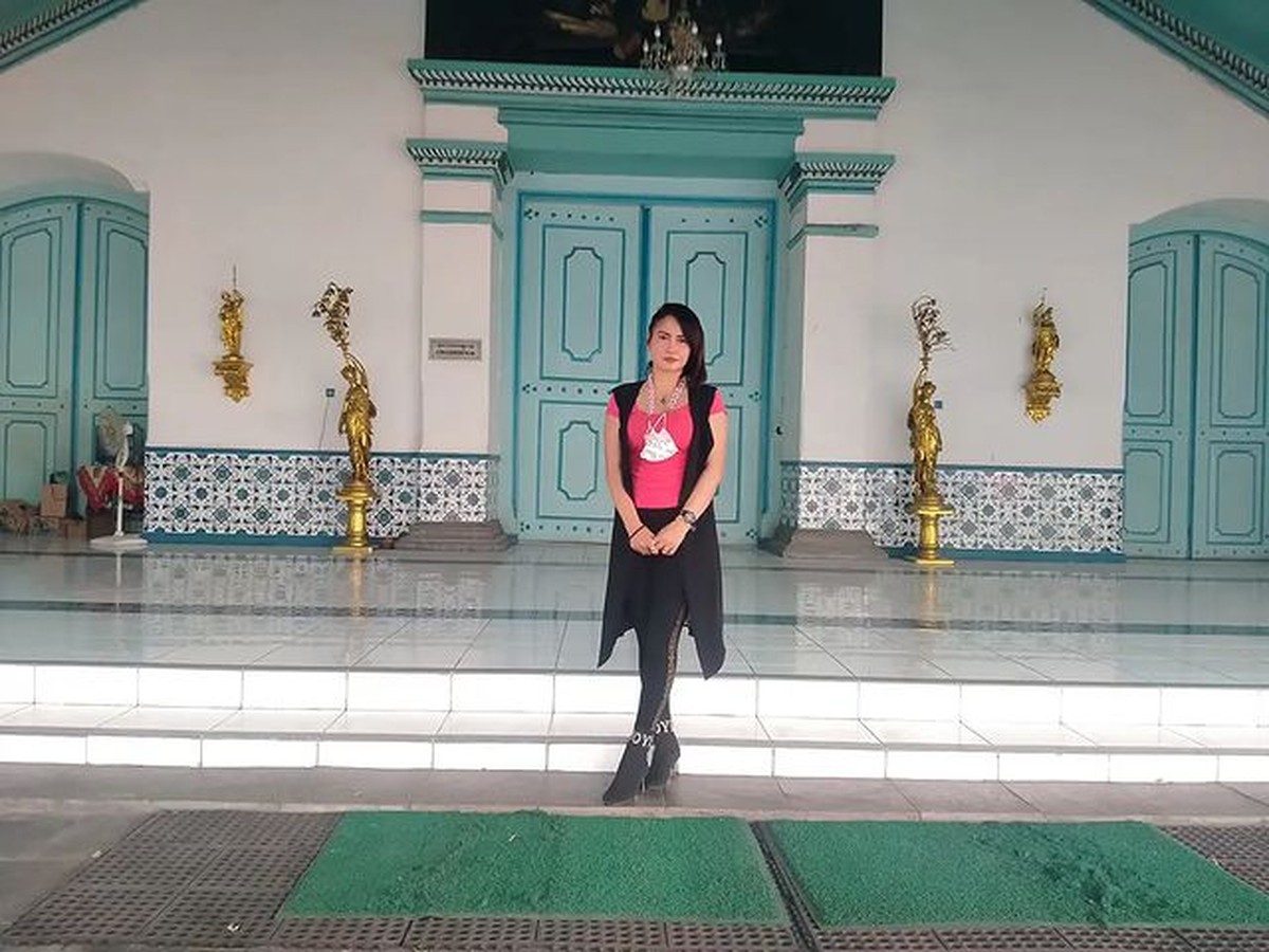 Velline Chu adalah pedangdut berinisial VU yang diciduk oleh polisi menggunakan narkoba jenis sabu&period; Yuk intip potretnya&excl;