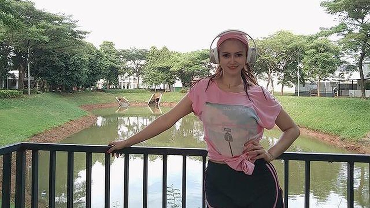 Velline Chu adalah pedangdut berinisial VU yang diciduk oleh polisi menggunakan narkoba jenis sabu&period; Yuk intip potretnya&excl;