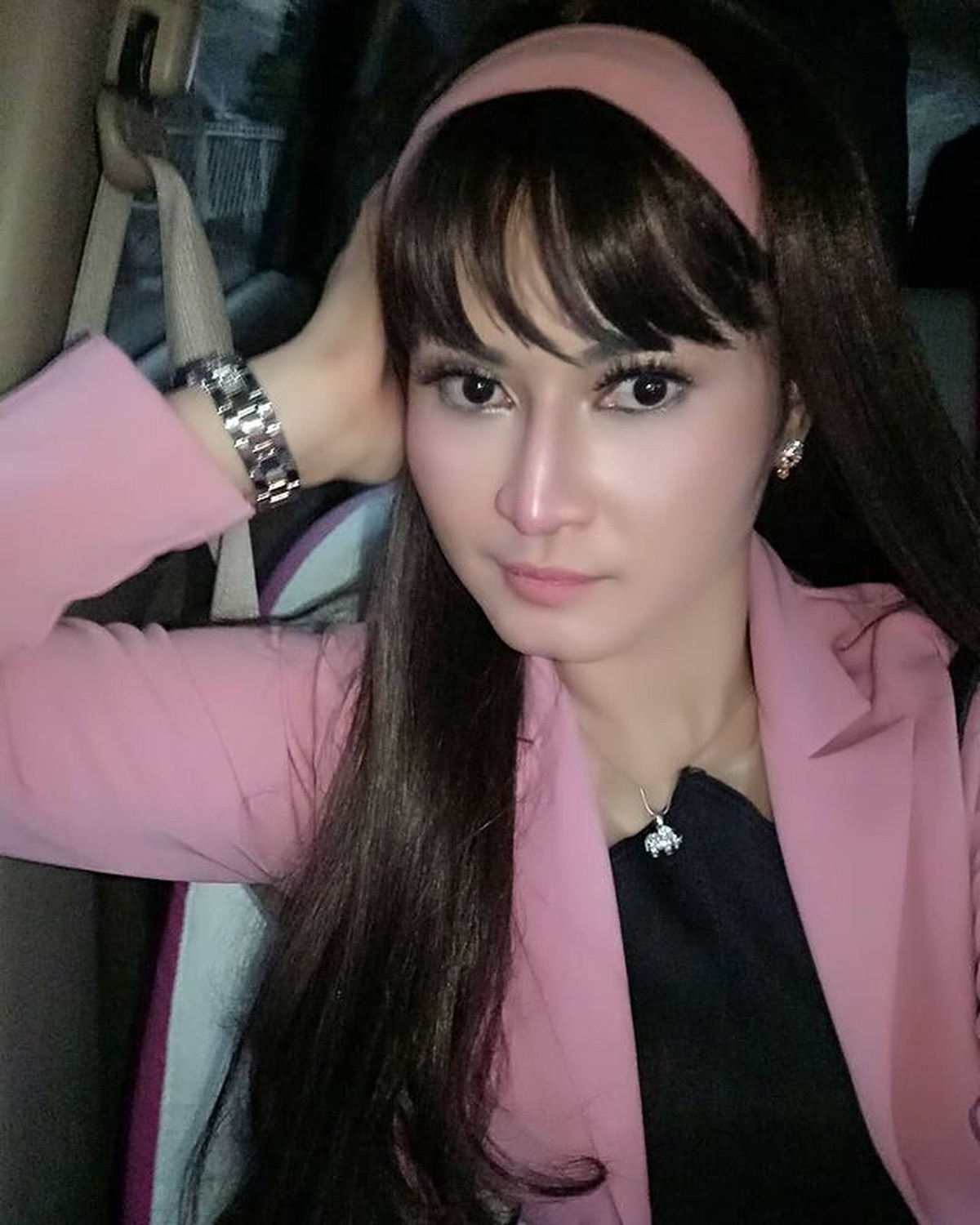 Velline Chu adalah pedangdut berinisial VU yang diciduk oleh polisi menggunakan narkoba jenis sabu&period; Yuk intip potretnya&excl;