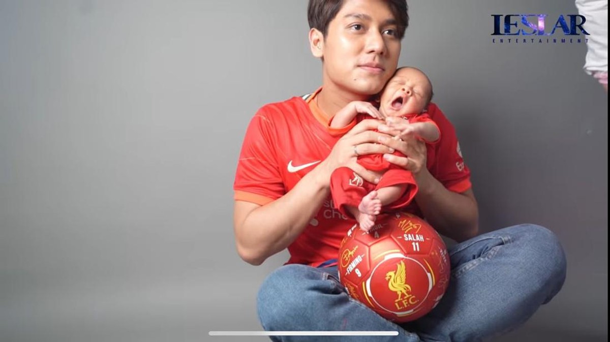 Lesti Kejora dan Rizky Billar akhirnya menampilkan paras sang anak tercinta&comma; Muhammad Leslar Al-Fatih Billar&period; Yuk intip&excl;