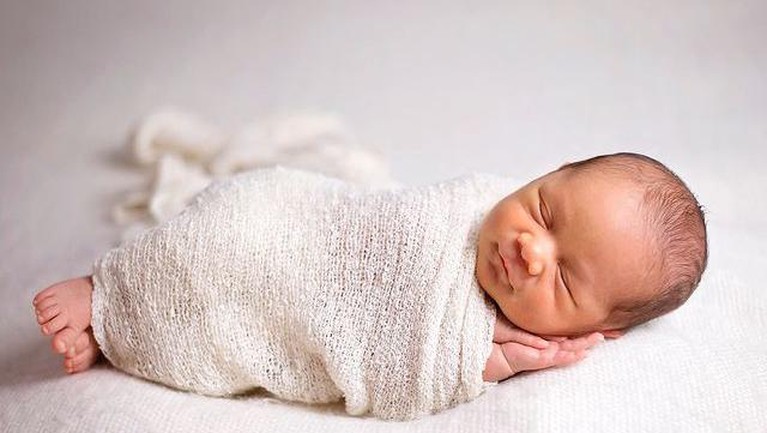 9 Paras Muhammad Leslar Al-Fatih Billar Lesti Kejora dan Rizky Billar akhirnya menampilkan paras sang anak tercinta, Muhammad Leslar Al-Fatih Billar. Yuk intip!