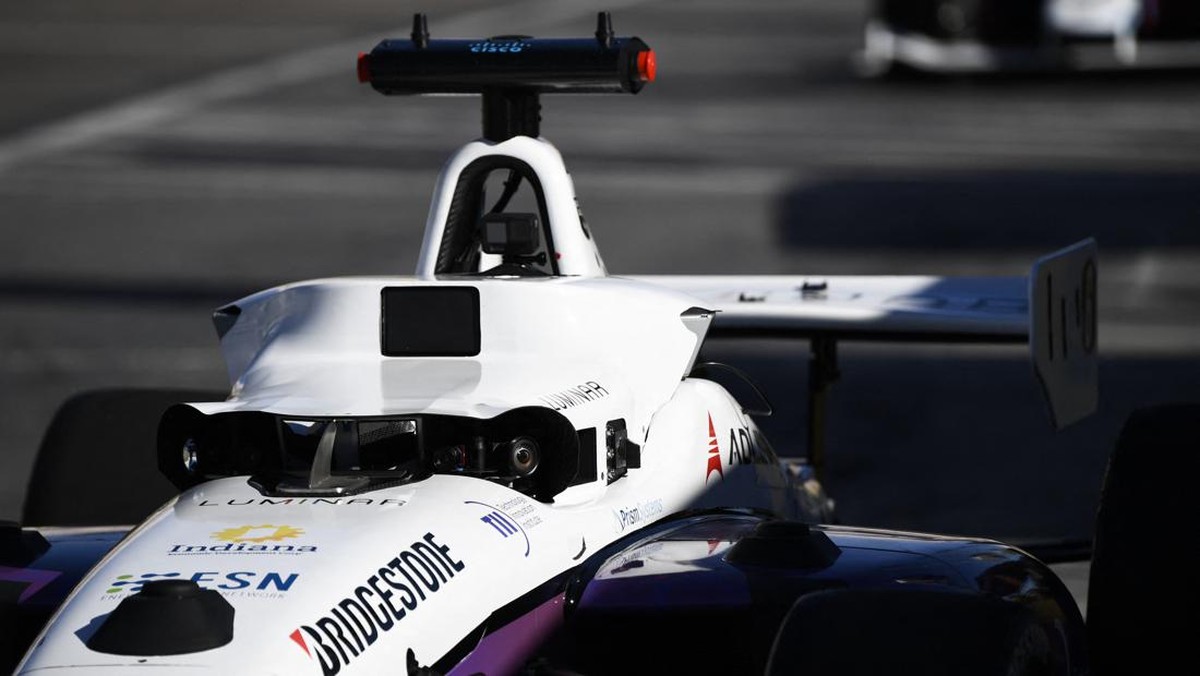 FOTO: Adu Cepat Mobil Balap Otonom di CES 2022