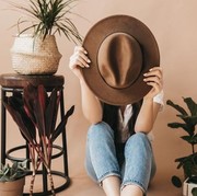 Nggak Bisa Sembarangan Pakai! Begini Cara Memilih Topi Sesuai Bentuk Wajah