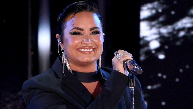 Demi Lovato kembali ke rumah setelah komplet menyelesaikan rehabilitasi selama musim liburan.
