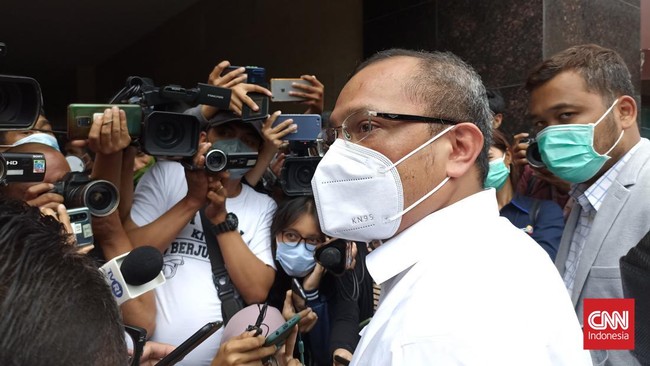 Ferdinand Hutahaean memenuhi panggilan polisi terkait kasus 'Allahmu lemah'. Dia tiba di Gedung Bareskrim Polri dengan didampingi sejumlah pengacara.