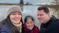 <p>Belum lama menikah, Gracia Indri dan suami bulenya kini menikmati kehidupan di Belanda. Sang Bunda, Nevos Setyaningrum turut hadir menemani mereka. (Foto: Instagram @graciaz14)</p>