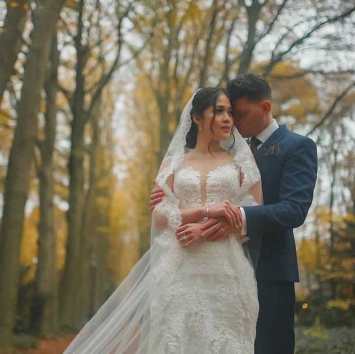 <p>Untuk Bunda ketahui, Gracia Indri dan Jeffry baru saja menikah pada 21 November 2021 lalu. Pernikahan mereka digelar sangat tertutup dan jauh dari sorotan. (Foto: Instagram @graciaz14 @iam_wills @timewillsee)</p>