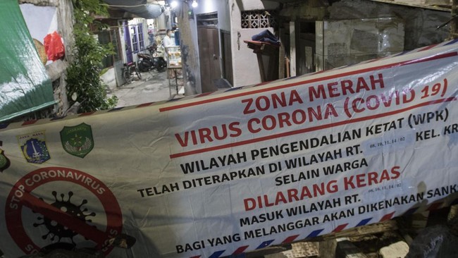 Kementerian Kesehatan (Kemenkes) memprediksi puncak kasus virus corona (Covid-19) di Indonesia akan terjadi pada awal hingga pertengahan Februari 2022.