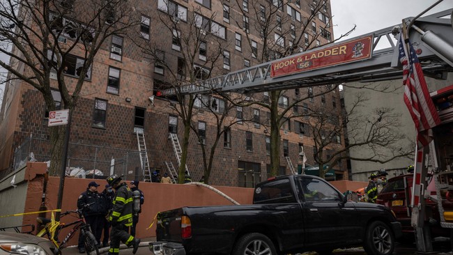 Kebakaran di salah satu apartemen di New York yang menewaskan 19 orang, Minggu (9/1) waktu setempat, diduga dipicu dari pemanas ruangan.