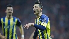 Mesut Ozil: 33 Tahun, Masih Tajam dan Berbahaya