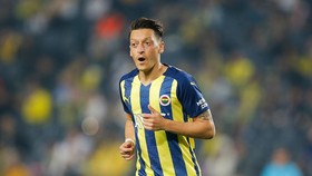 Dirtek Rans Jawab Rumor Mesut Ozil Tertarik ke Indonesia