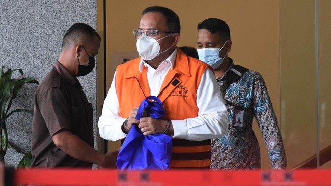 KPK terus mendalami barang bukti uang Rp1,5 miliar saat OTT Bupati Musi Banyuasin nonaktif, Dodi Reza Alex Noerdin, dengan memeriksa Alex Noerdin. 