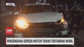 VIDEO: Pengendara Sepeda Motor Tewas Tertabrak Mobil