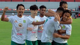 Hasil Liga 1: Samsul Arif Hattrick, Persebaya Bungkam Persikabo