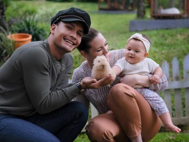 img-title Randy Pangalila Ungkap Beratnya Syuting Jauh dan Tinggalkan Anak