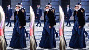Awali Tahun 2022 dengan Tampil Modis, Ratu Letizia Kenakan Gaun Biru di Acara Kenegaraan
