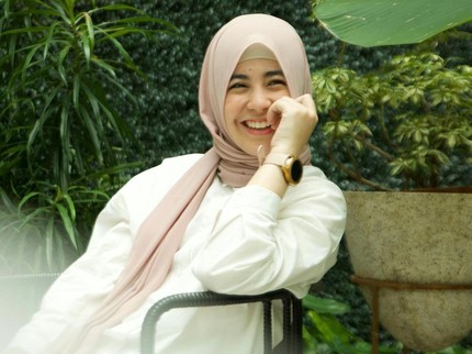 7 Potret Terbaru Risty Tagor, Lebih Modis dengan Gaya Hijab Kekinian