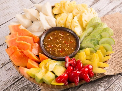 6 Resep Bumbu Rujak Buah, Pakai Kacang hingga Bumbu Petis Tetap Enak