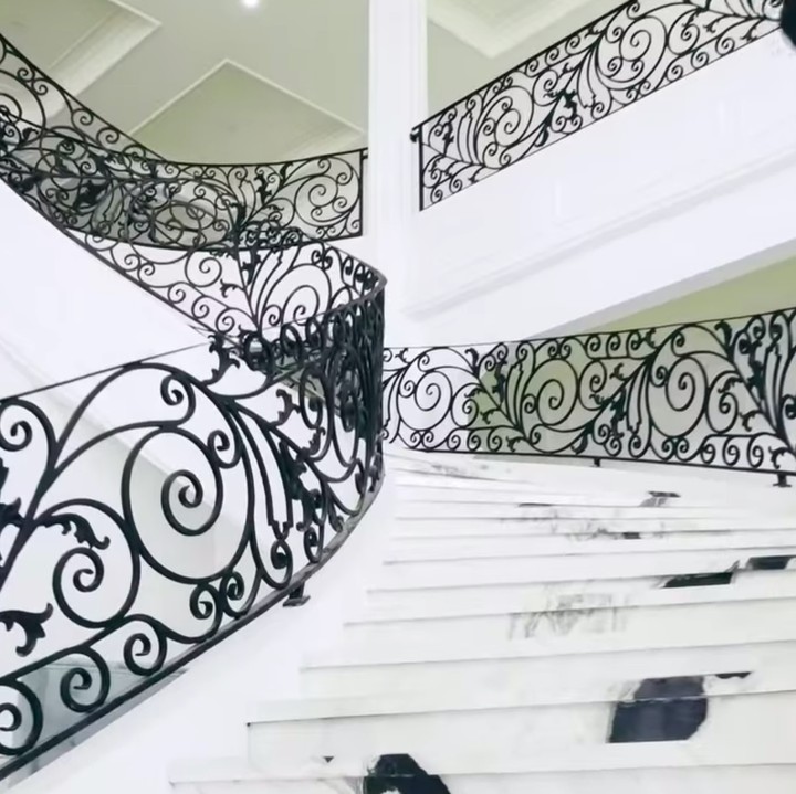 <p>Asri sangat bercita-cita untuk memiliki rumah dengan tangga yang memutar, Bunda. (Foto: YouTube SR 12 Herbal Skin)</p>
