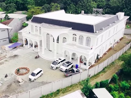 9 Potret Rumah Bak Istana Milik Sultan Gunung Sindur, Dibangun di Tanah 2.500 Meter