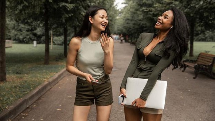 Terlawak, 4 Zodiak Ini Selalu Jadi Badut di Tongkrongan