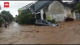 VIDEO: Penuturan Pemilik Mobil Yang Hanyut Terseret Banjir Bandang