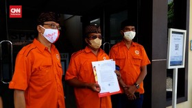 VIDEO: Umat Hindu Jatim Laporkan Pelaku Tendang Sesajen Ke Polisi
