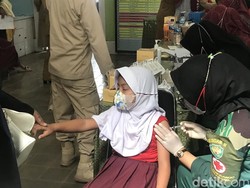 Cara Orang Tua Bujuk Anak Divaksinasi COVID-19 di Sukabumi