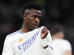 Bukti Cinta Vinicius ke Real Madrid: Cium Logo Klub, Pantang Menginjaknya