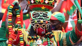 FOTO: Meriah Warna-warni Suporter di Piala Afrika 2021