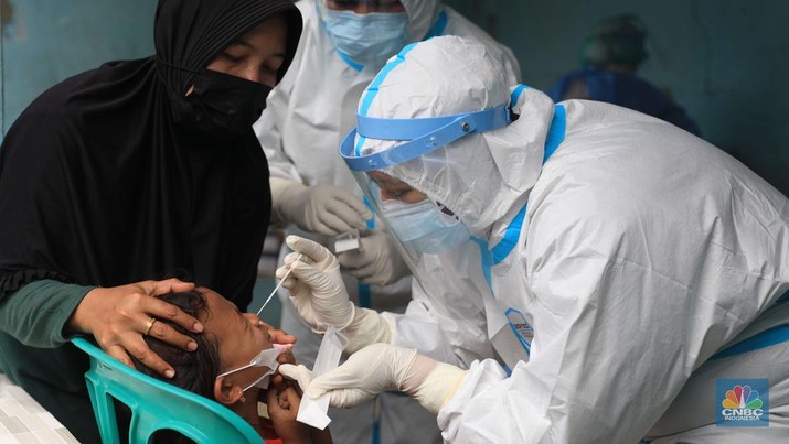 Zona merah di Kelurahan Kerukut, Tamansari, Jakarta, Senin (10/1/2022). (CNBC Indonesia/Muhammad Sabki)