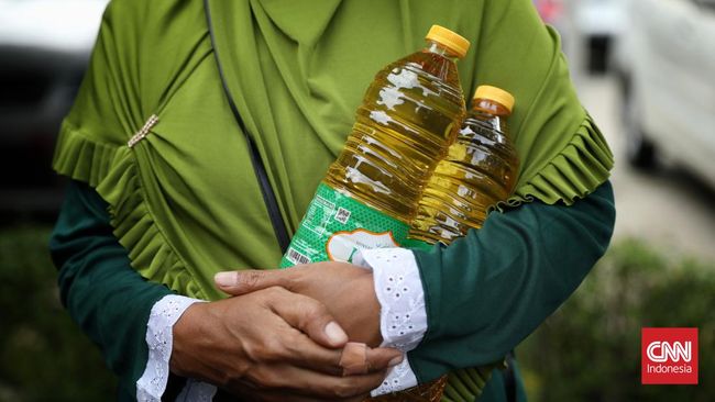 Jasa Titip Minyak Goreng Muncul di Antara Langka dan Harga Selangit