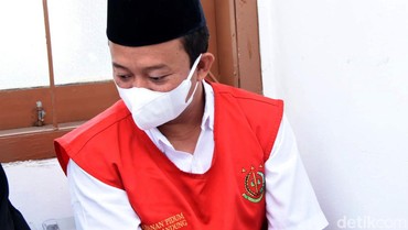 Herry Wirawan Pemerkosa 13 Santriwati Divonis Hukuman Mati