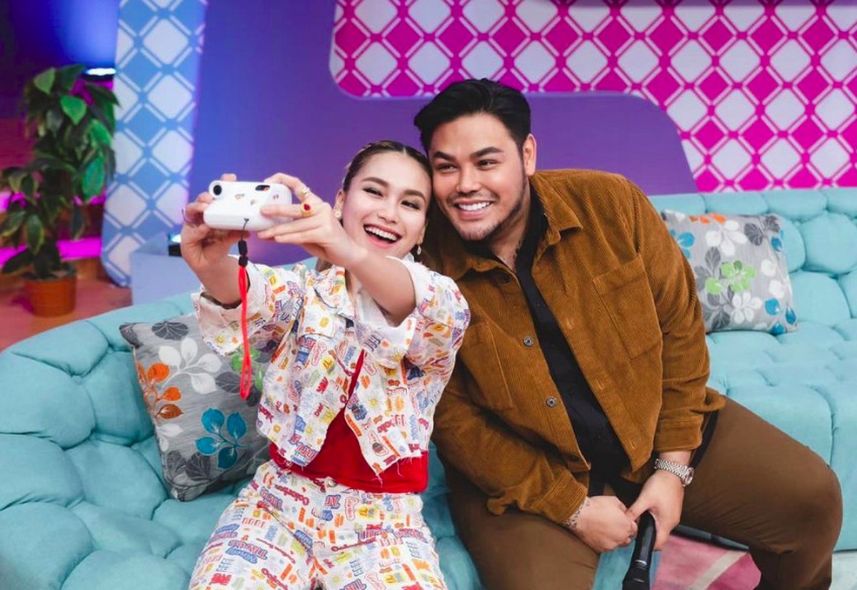 Potret kedekatan Ayu Ting Ting dan Ivan Gunawan