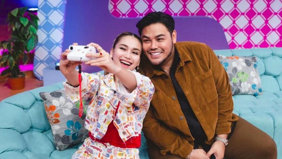 Potret kedekatan Ayu Ting Ting dan Ivan Gunawan