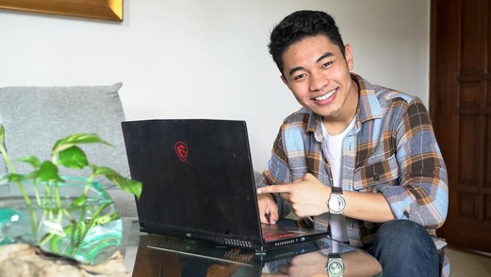 Belajar Otodidak, Kenalan dengan Sosok Fiki Naki yang Sukses Kuasai 5 Bahasa dari Berbagai Negara Belajar Otodidak, Kenalan dengan Sosok Fiki Naki yang Sukses Kuasai 5 Bahasa dari Berbagai Negara