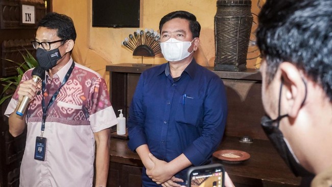 Menparekraf Sandiaga Uno menyebut pengendalian Covid-19 jadi kunci utama gelaran MotoGP Mandalika sehingga bisa membawa manfaat ekonomi untuk warga sekitar.
