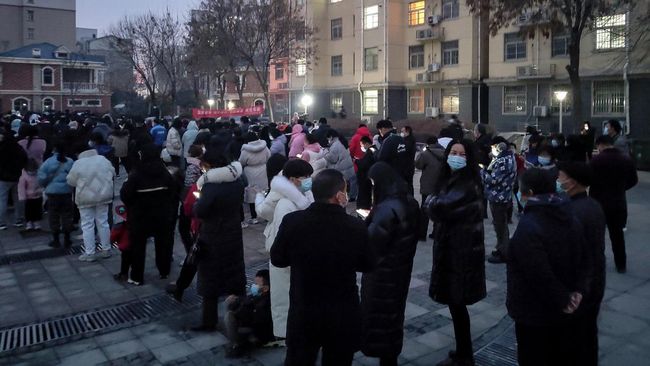 Anyang Kota Ketiga di China yang Lockdown karena Omicron Kota Anyang menjadi kota ketiga di China yang harus mengalami lockdown karena kasus penyebaran varian Omicron.