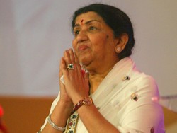 Penyanyi Legendaris Bollywood Lata Mangeshkar Meninggal Dunia
