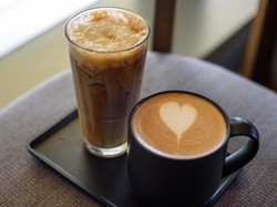 Lebih Sehat Kopi Panas atau Es Kopi? Ini Penjelasannya