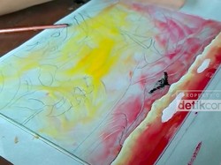 Mengenal Lebih Dekat Pelukis Kaca dari Magelang