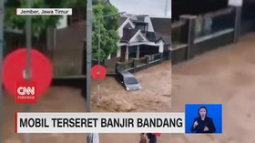 VIDEO: Mobil Terseret Banjir Bandang