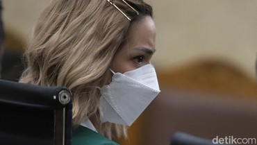 img-title Nia Ramadhani Divonis 1 Tahun Penjara, Netizen: Mungkin Kurang Sopan